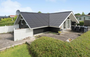 3 Bedroom Awesome Home In Juelsminde in Sønderby